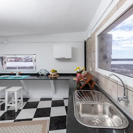 Apartment Vista Paraiso, Sea Breeze Facing The Sea