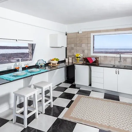 Apartment Vista Paraiso, Sea Breeze Facing The Sea La Oliva